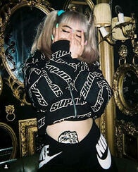 17歳でイスラエルから移住、ファッション的な美しさと対極の美を求めて