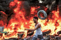 避難する先々で待ち受ける苦難、パレスチナ難民の怒りが爆発