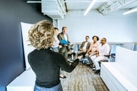 司会進行役に能力があれば、会議はここまで有意義になる...ほか、本の作り手イチオシの4冊