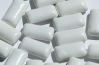 ガムから有害物質が体内に取り込まれている...研究者が警鐘【最新研究】