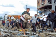 トラックに殺到する飢えた群衆を襲った「銃弾の雨」...虐殺の生存者が見た、ガザ民族浄化の現実