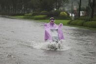 中国北部で大規模洪水、道路が水没　一部で水位2メートル以上に