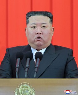 金正恩死亡説、写真公開でも消えない疑念　専門家が語る情報統制の実態