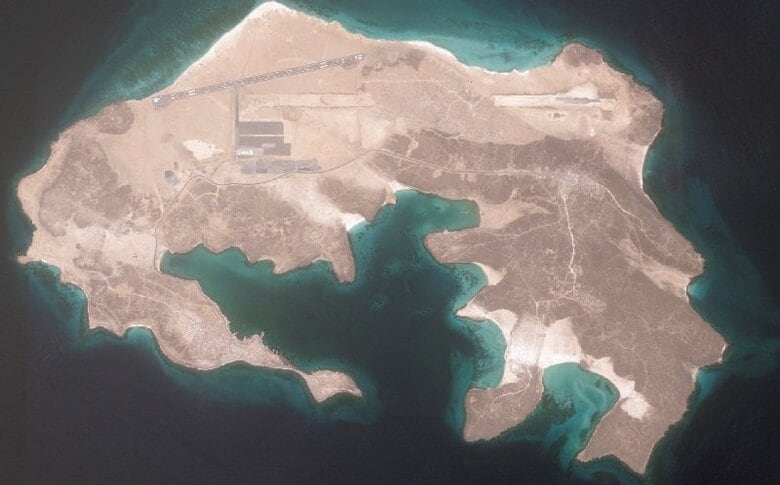 フーシ派が到達したイエメンのペリム島、13日提供の衛星写真 2026 Planet Labs PBC/Handout via REUTER