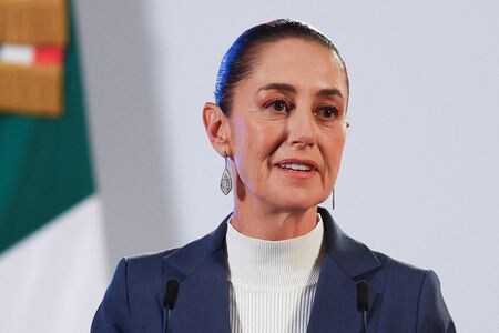 　１０月４日、バイデン米大統領とメキシコのシェインバウム新大統領（写真）が電話で会談したと、両首脳が明らかにした。写真は２日、メキシコ市で撮影（２０２４年　ロイター/Raquel Cunha）
