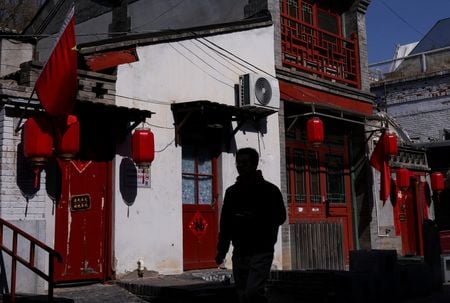 北京の街角で２月２４日撮影。 REUTERS/Tingshu Wang/File Photo