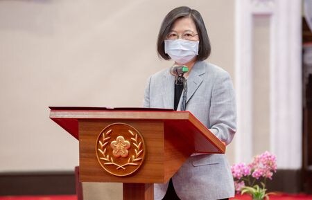 　８月４日、台湾の蔡英文総統（写真）は、主要７カ国（Ｇ７）が台湾海峡の緊張を平和的に解決するよう中国に求めたことを受け、地域の平和と安定を支援するＧ７に謝意を示した。提供写真（２０２２年　ロイター／Taiwan Presidential Office）