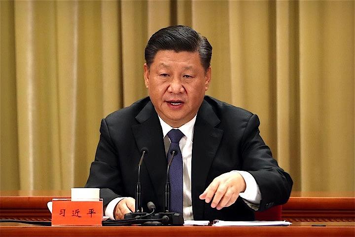 中国の習近平国家主席は２日、北京の人民大会堂で演説し、中国には台湾統一のために武力を行使する権利があるとした上で、平和的な「統一」を目指す考えを示した。（２０１９年　ロイター/Mark Schiefelbein）