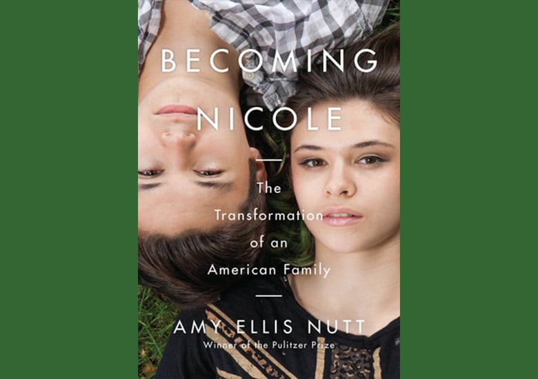 性転換プロセスを経たNicole（表紙写真右）と双子の兄弟のJonas（写真左）