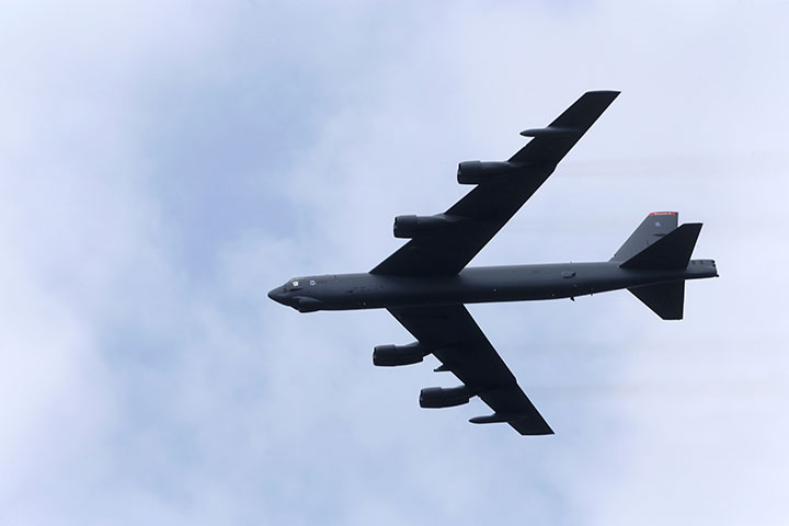 敵に狙われにくい高い高度を飛び「成層圏の要塞」と呼ばれるB52爆撃機　Ints Kalnins-REUTERS