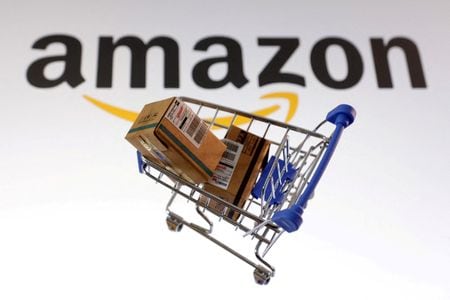 　米アマゾン・ドット・コムは２３日、ヒ素やその他重金属に汚染されたコメを販売していたとして、損害賠償を求める集団訴訟を消費者から起こされた。写真は同社のロゴ。２月撮影（２０２５年　ロイター/Dado Ruvic）