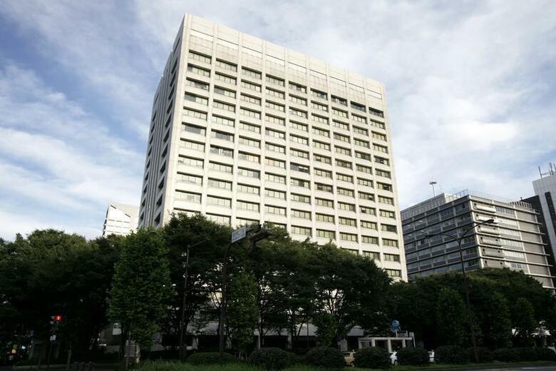 経済産業省は、日本と韓国が10―11日に行った輸出管理政策対話において、政策対話と意思疎通を継続していくことで合意したと発表した。写真は都内の経産省。2009年7月撮影（2020年　ロイター）