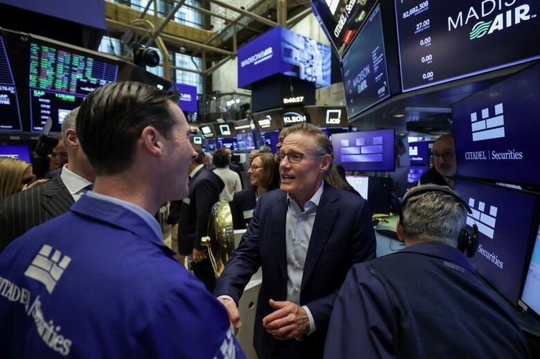 米ニューヨーク証券取引所で１６日撮影。REUTERS/Jeenah Moon