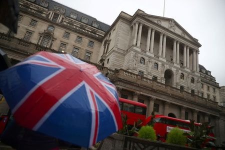イングランド銀行（英中銀）が発表した１０月の消費者向け融資（無担保）は前年比６．１％増と、９月（５．９％増）から伸びが加速した。写真はイングランド銀行。２０１８年８月１６日撮影（２０１９年　ロイター/ Hannah McKay）