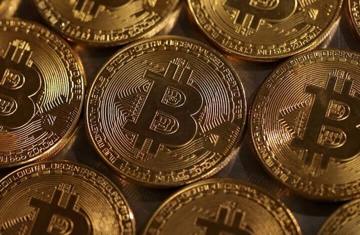 ３月４日、暗号資産（仮想通貨）ビットコインが６万８０００ドルを突破し、２年ぶりの高値を更新した。２０２２年撮影（２０２４年　ロイター/Dado Ruvic）