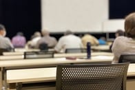 20代前半以降に学校で学ぶ機会を阻む、日本の悪しき「年齢主義」