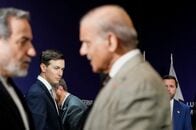 米イラン高官協議終了、60日以内の最終合意へ行程表　仲介国発表