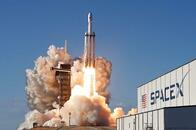 マスクがベゾスに破れた？　スペースＸ､空軍のロケット打ち上げ契約めぐり提訴