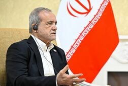 イラン大統領、パキスタン軍トップと会談　仲介や地域情勢協議