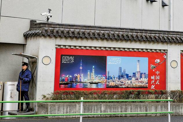 中国大使館侵入事件に漂う、日本社会の「三島由紀夫」的空気