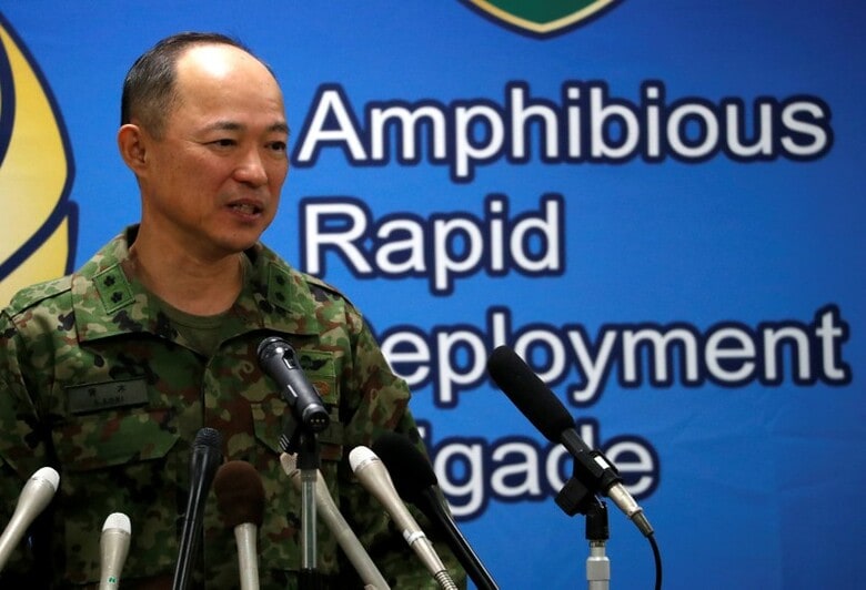 ４月７日、自衛隊初の上陸作戦能力を持つ水陸機動団が、配備先の相浦駐屯地（長崎県佐世保市）で本格始動した。写真は同駐屯地で行われた編成式後に記者会見する青木伸一団長（２０１８年　ロイター/Issei Kato）