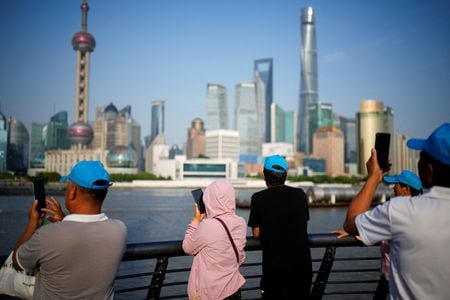 　５月２７日、中国が今月、総合的な不動産支援策を発表したことを受け、上海市は住宅の頭金比率を引き下げ、一部の購入規制を緩和すると発表した。昨年５月、上海で撮影（２０２４年　ロイター/Aly Song）