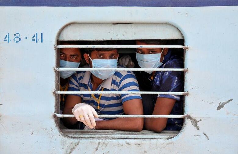 ロイターの集計によると、アジアの新型コロナウイルス感染者数が25万人を突破した。インドのコルカタ郊外で撮影（2020年　ロイター/RUPAK DE CHOWDHURI）