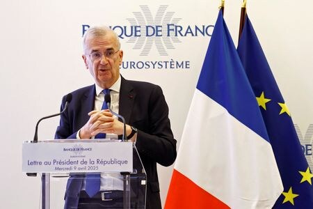 　４月９日、欧州中央銀行（ＥＣＢ）理事会メンバーであるビルロワドガロー仏中銀総裁は、米国の関税を受けて市場が混乱する中、ユーロ圏経済の健全な資金調達と金融の安定を確保する用意があると表明した。パリで撮影（２０２５年　ロイター/Abdul Saboor）