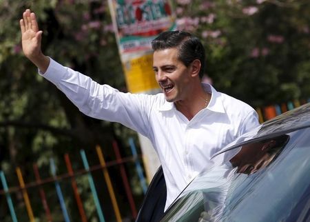 　３月１６日、メキシコのぺニャニエト大統領（写真）は、国と各州当局に対し、大気汚染対策を講じるよう指示した。２月撮影（２０１６年　ロイター/Henry Romero）