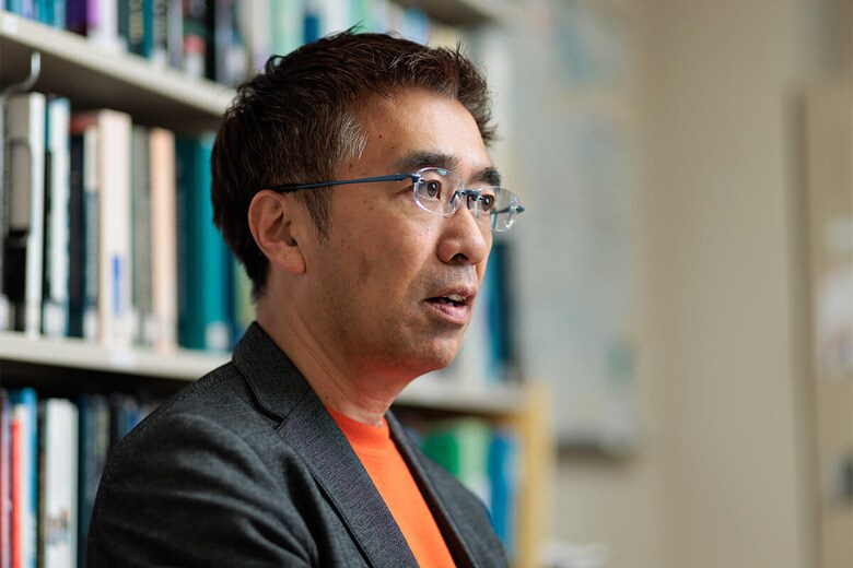 慶應義塾大学大学院政策・メディア研究科の蟹江憲史教授。日本でSDGsの研究と実践を牽引し、9月には国連事務総長の任命を受け「持続可能な開発に関するグローバルレポート（GSDR 2023）」を共同執筆した　Photo：遠藤 宏