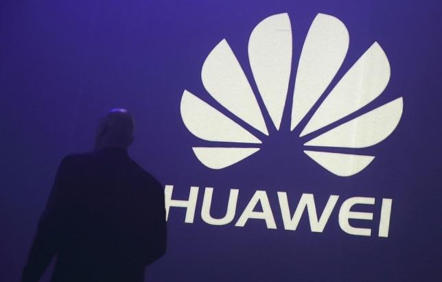 パリで新製品発表会をした時の華為（Huawei）　Philippe Wojazer-REUTERS