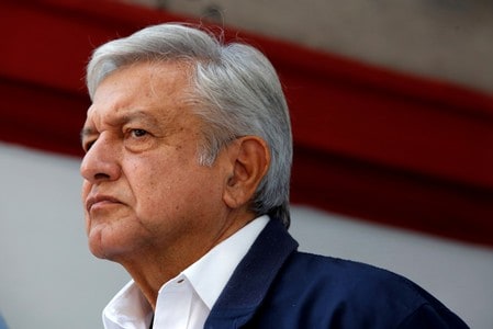 ７月２２日、メキシコ次期大統領のロペスオブラドール氏は、トランプ米大統領に書簡を送り、北米自由貿易協定（ＮＡＦＴＡ）再交渉の早期妥結を訴えたほか、米国との新たな関係の構築に取り組む姿勢を示した。写真はメキシコシティで記者会見するロペスオブラドール氏（２０１８年　ロイター/Ginnette Riquelme）