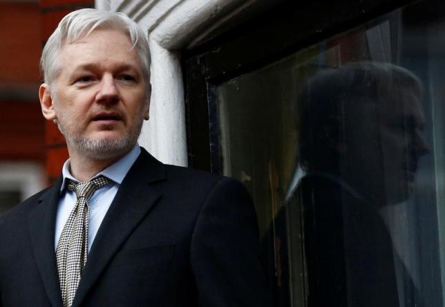 ３月９日、内部告発サイト「ウィキリークス」の創始者ジュリアン・アサンジ容疑者は、米中央情報局（ＣＩＡ）のハッキング技術についての未公開情報を、独占的にテクノロジー企業に提供する意向を明らかにした。写真はロンドンで昨年２月撮影（２０１７年　ロイター/Peter Nicholls）