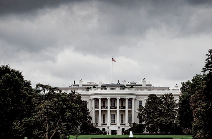 ホワイトハウスが燃え上がる日も近い？　P_WEI/ISTOCKPHOTO.