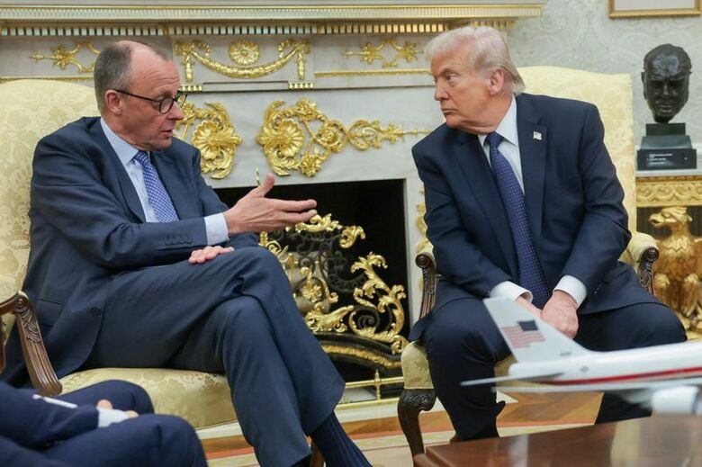 トランプ米大統領（右）とメルツ独首相。3月3日、ホワイトハウスで撮影。REUTERS/Jonathan Ernst