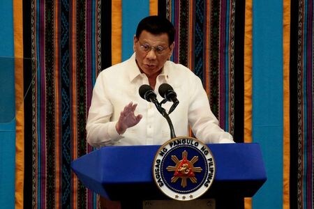 　フィリピンのドゥテルテ大統領は、新型コロナウイルス流行に伴い首都マニラと近隣の複数州に発動している厳格なロックダウン（都市封鎖）措置を少なくとも１週間延長した。報道官が４月３日に明らかにした。２０１９年６月、マニラで撮影（２０２１年　ロイター/Eloisa Lopez）