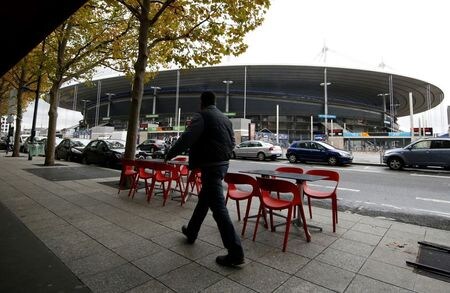 　ＩＨＳマークイットが発表した７月のユーロ圏総合ＰＭＩ改定値は５４．９と、前月の４８．５から上昇した。写真はパリで２０１６年１１月撮影（２０２０年　ロイター／Gonzalo Fuentes）