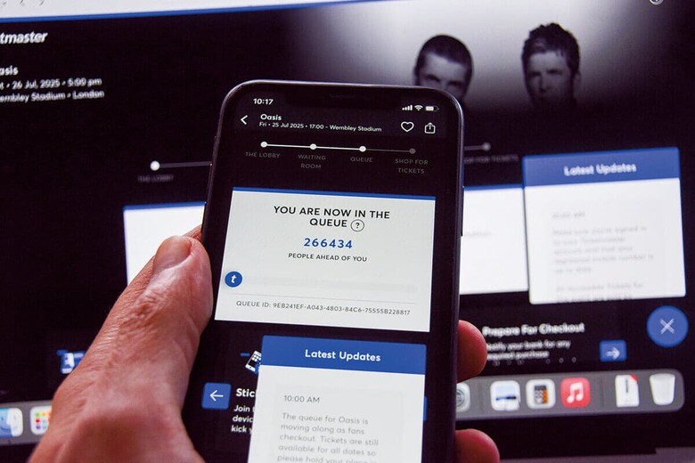 再結成オアシスのチケット争奪戦でサイトにアクセス殺到　VUK VALCICｰSOPA IMAGESｰREUTERS