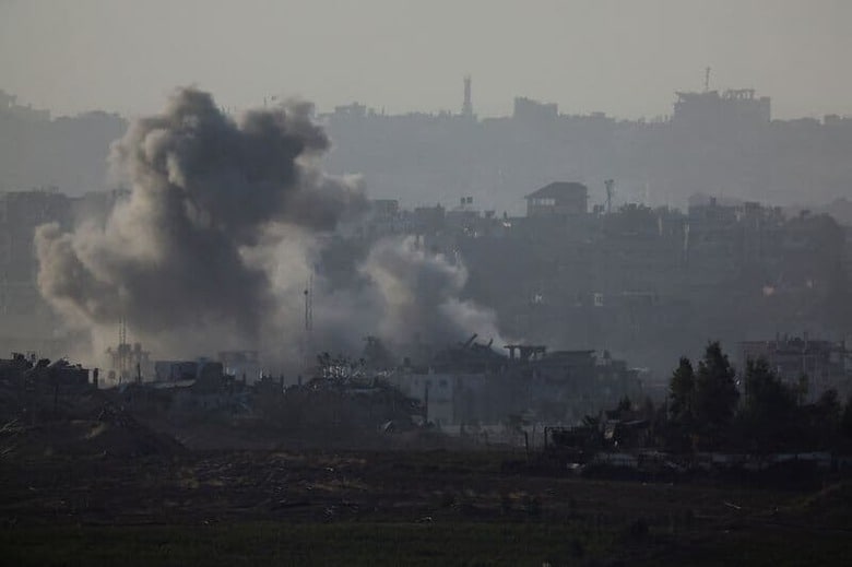 イスラエルとイスラム組織ハマスはパレスチナ自治区ガザでの戦闘休止を24日午前7時に開始し、同日午後4時に最初の人質が解放される。ガザで撮影（2023年　ロイター/Alexander Ermochenko）