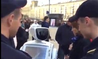 ロシア警察、人型ロボットを逮捕？