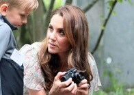 筋金入りの「カメラ女子」ぶりを見せるキャサリン妃...「ご愛用カメラ」はどの機種？