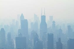 大気汚染は「目」にも影響？ 緑内障のリスクが最大70%増 最新研究