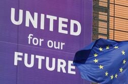 ＥＵ拡大巡り欧州委が制度改革案、新加盟国の時限的投票権停止も