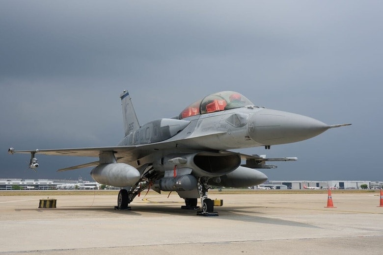 今までロシア製の戦闘機を使っていたベトナム、アメリカ製を導入して軍の近代化を急ぐ　Sanit Fuangnakhon-shutterstock