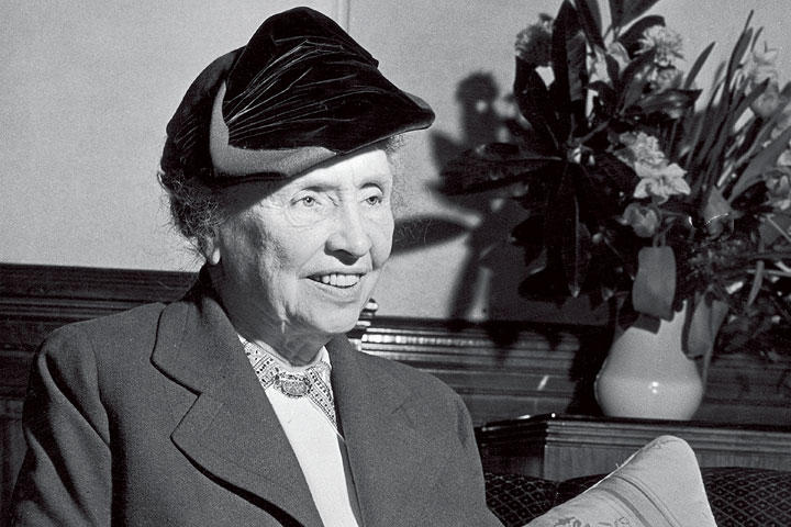 「奇跡の少女」と語り継がれるケラーは成人後の多くの時間を社会・政治活動に費やした　Daily Herald/Mirrorpix-GETTY IMAGES-SLATE