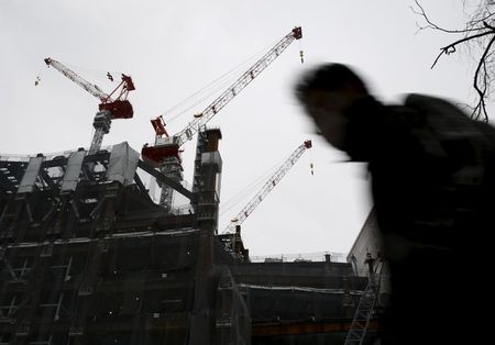 １２月１８日、元日銀理事で富士通総研エグゼクティブ・フェローの早川英男氏はロイターのインタビューで、日本経済は軽い景気後退局面にあるとの厳しい見方を示した。都内のビジネス街で２０１６年３月撮影（２０１９年　ロイター/Yuya Shino）