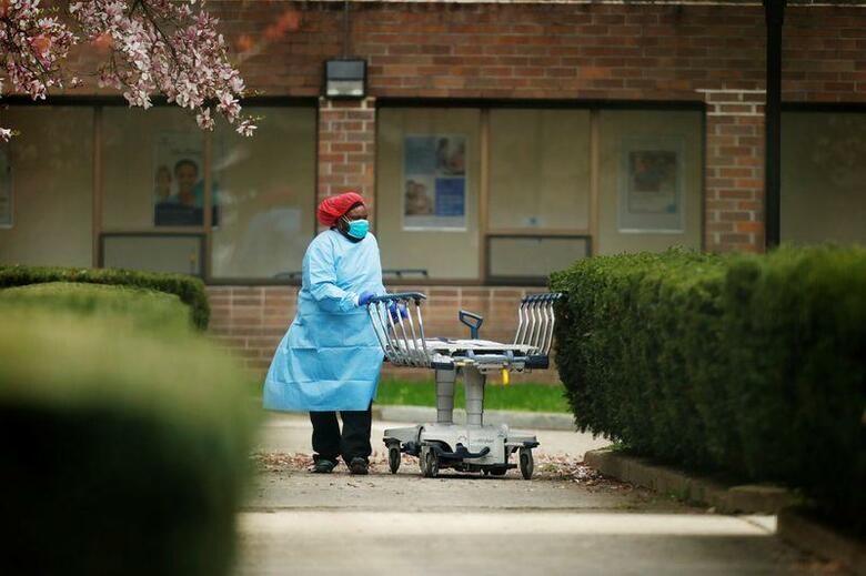 ロイターの算出によると、新型コロナウイルス感染症による米国内の死者が９日、１万５７００人を超えた。ニューヨーク市ブルックリン地区で８日撮影（２０１９年　ロイター/LUCAS JACKSON）