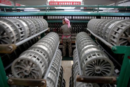 　韓国銀行（中央銀行）は２８日、２０２２年の北朝鮮経済が３年連続で縮小したもようだと指摘した。平壌で２０１６年５月撮影（２０２３年　ロイター/Damir Sagolj）