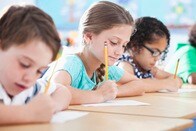 モバイル端末の日常的な利用で、鉛筆を握れない子どもが増えている