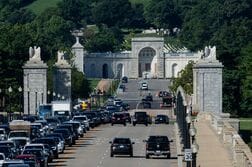 トランプ氏、ワシントン凱旋門を軍事施設に　無人機・狙撃兵を配備